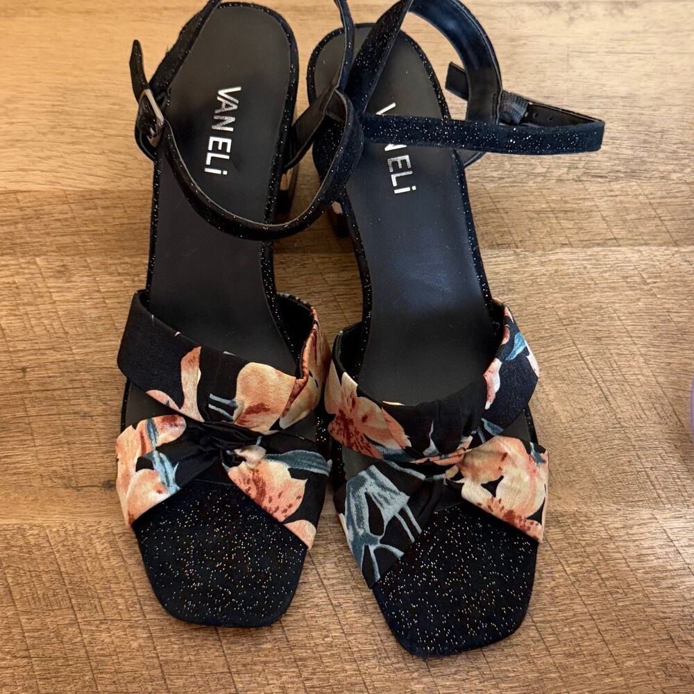 VANELI size 8.5N Liko Block Heels Sandal In Black/multi Flower shoes narrow - Picture 5 of 7